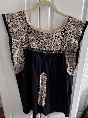 Mi golondrina Flores embroidered blouse, medium, like new